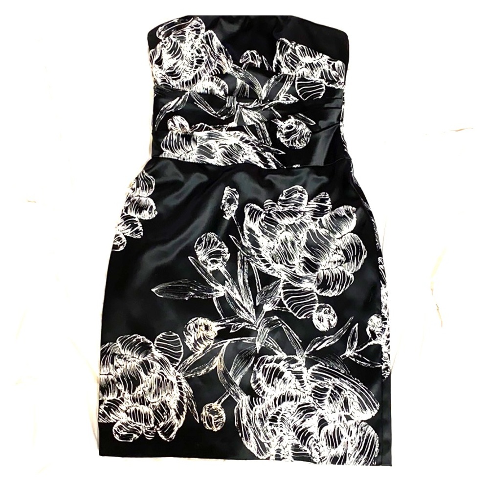 White House Black Market Dress strapless, size 6